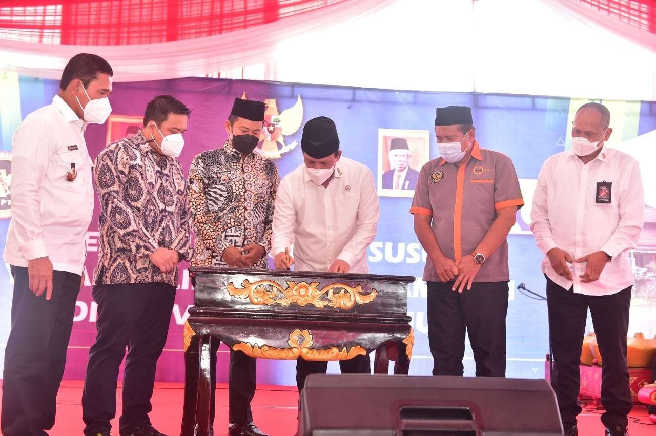 Kepala BNPT Komjen Boy Rafli meresmikan rusun Yayasan Napiter di Lamongan. (Foto: Imron Rosidi/Ngopibareng.id)