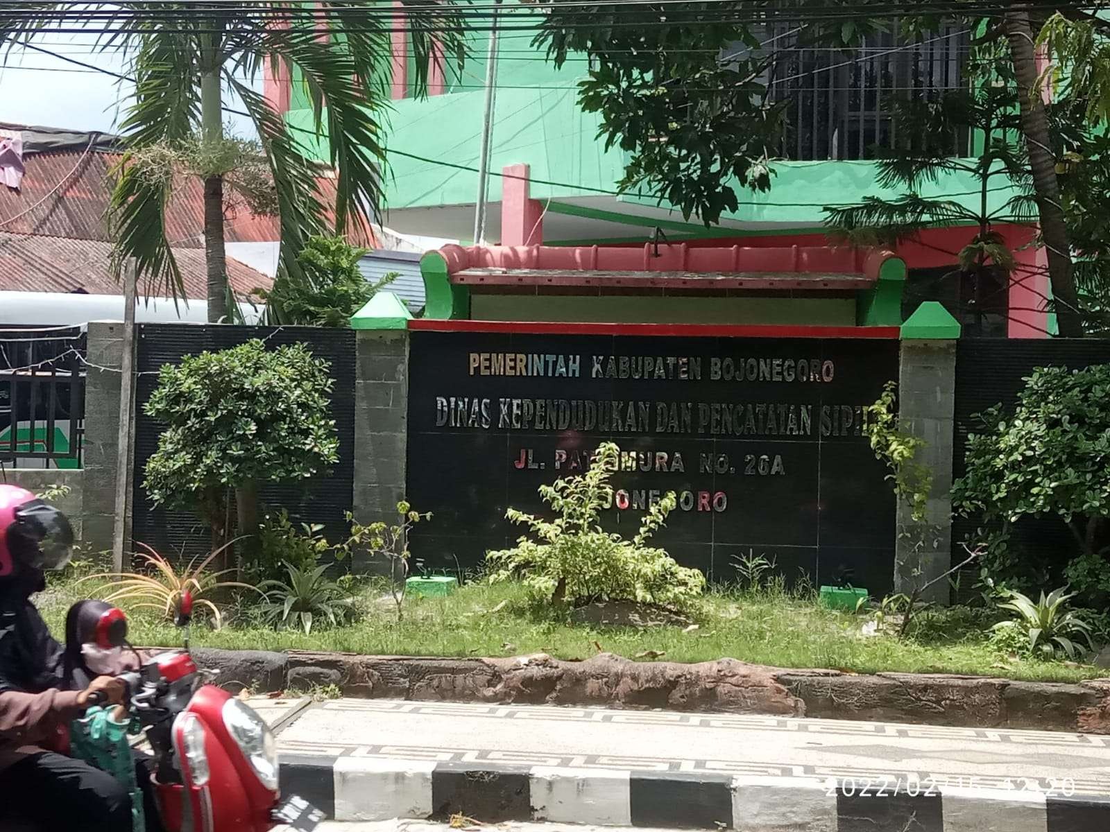 Kantor Dinas Kependudukan dan Catatan Sipil Kabupaten Bojonegoro, Jalan Pattimura, Kota Bojonegoro, Jawa Timur. (Foto: Sujatmiko/Ngopibareng.id)