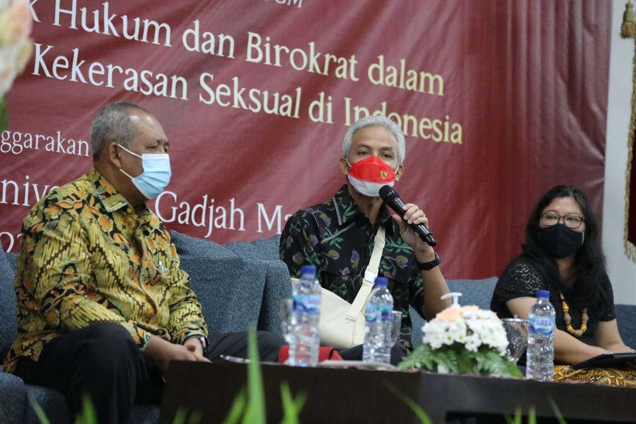 Gubernur Jawa Tengah, Ganjar Pranowo menjadi pembicara seminar nasional tentang kekerasan seksual di Fakultas Hukum Universitas Gadjah Mada. (Foto: Dok Jateng)