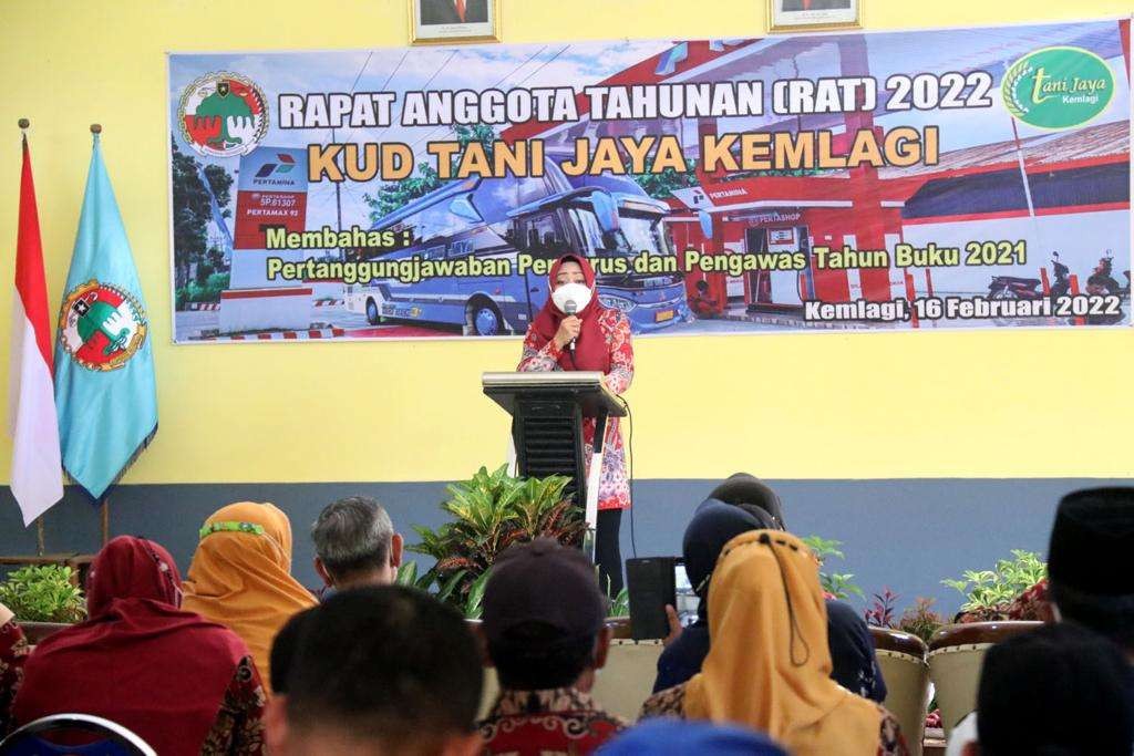 Bupati Mojokerto membuka acara RAT 2022 KUD Tani Jaya Kemlagi.(foto dok. Kominfo)