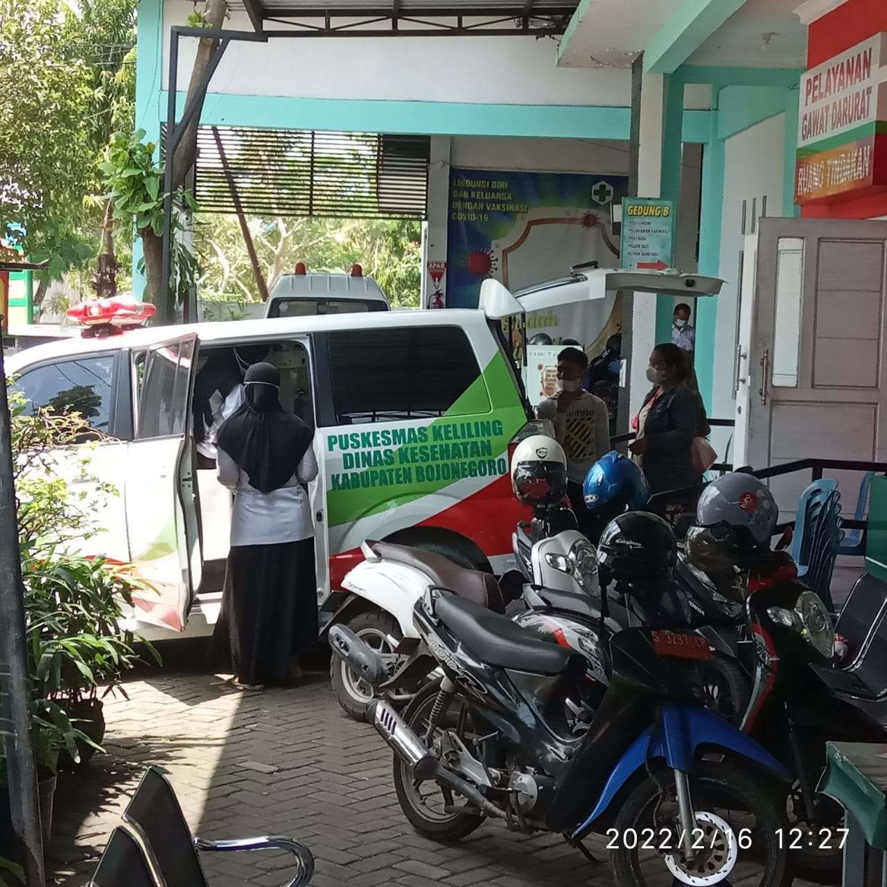 Mobil ambulans keliling di Puskesmas Wisma Indah, salah satu fasilitas medis di bawah Pemerintah Kabupaten Bojonegoro.(Foto: Sujatmiko/Ngopibareng.id)