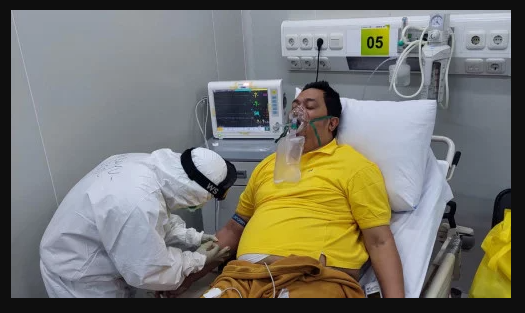 Kondisi Jack Lapian saat mendapatkan perawatan medis akibat terinfeksi Covid-19. (Foto: Twitter GVD VANDINNIE)