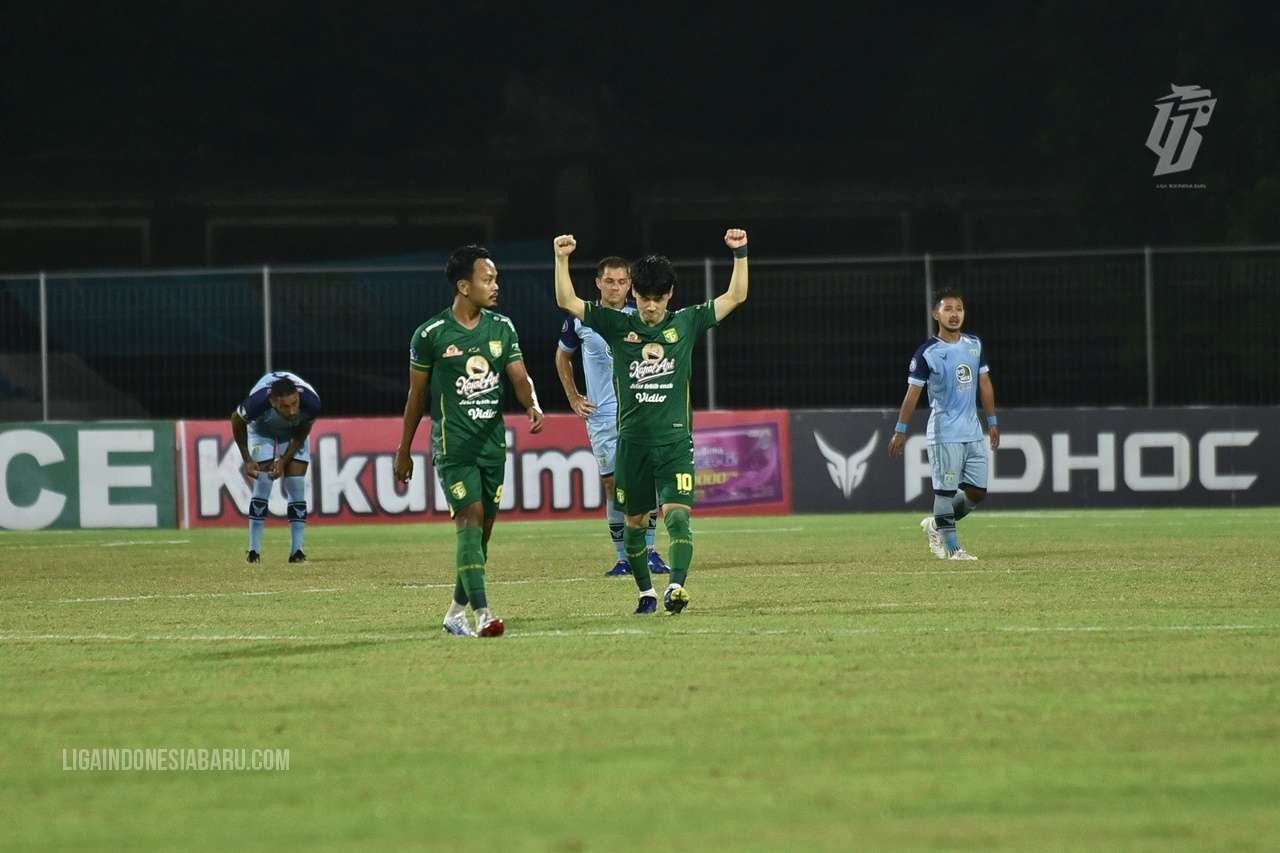 Pemain Persebaya, Taisei Marukawa saat merayakan gol ke gawang Persela. (Foto: LIB)