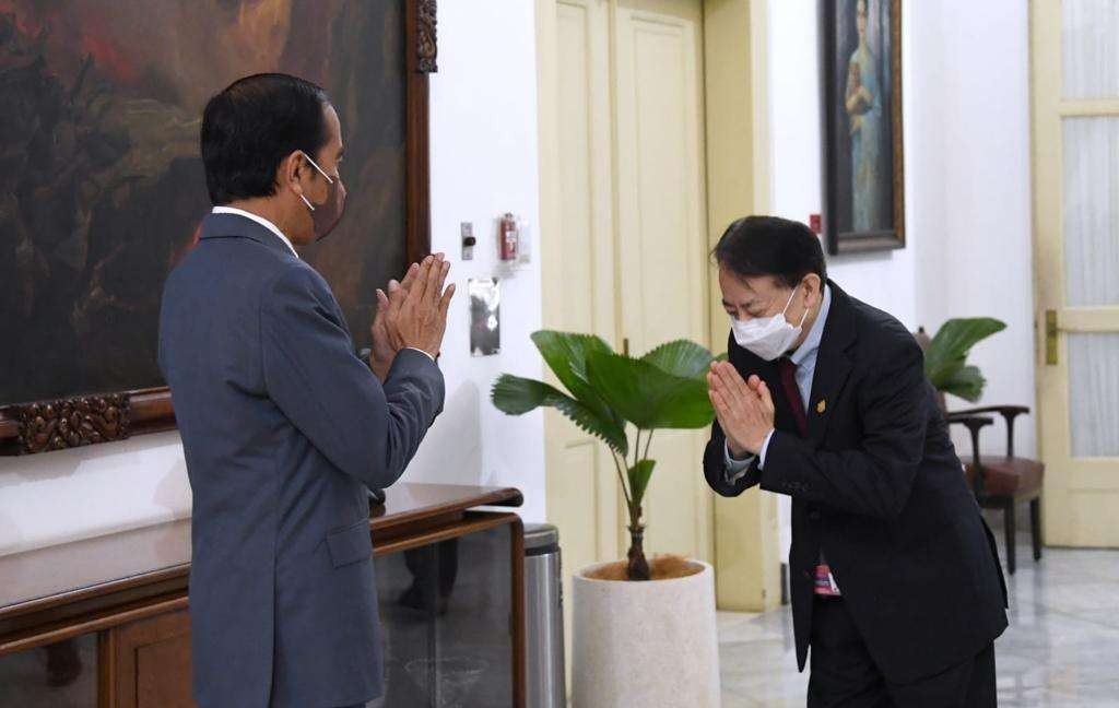 Presiden Joko Widodo menerima knjungan Pimpinan ADB Masatsugu Asakawa di Istana Bogor. (Foto: Setpres)