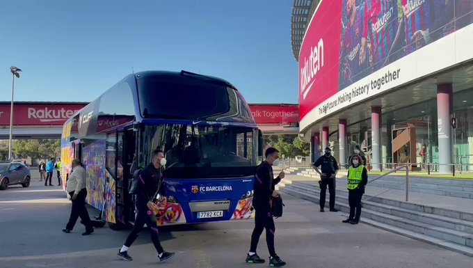 Suasana di luar Camp Nou, markas Barcelona. (Ilustrasi: Twitter)
