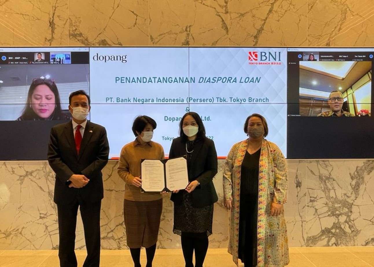 Penandatanganan pemberian kredit Diaspora Loan bagi Dopang Co., oleh Bank Negara Indonesia (BNI) Cabang Tokyo pada Jumat, 18 Februari 2022. (Foto: Dok KBRI Tokyo)
