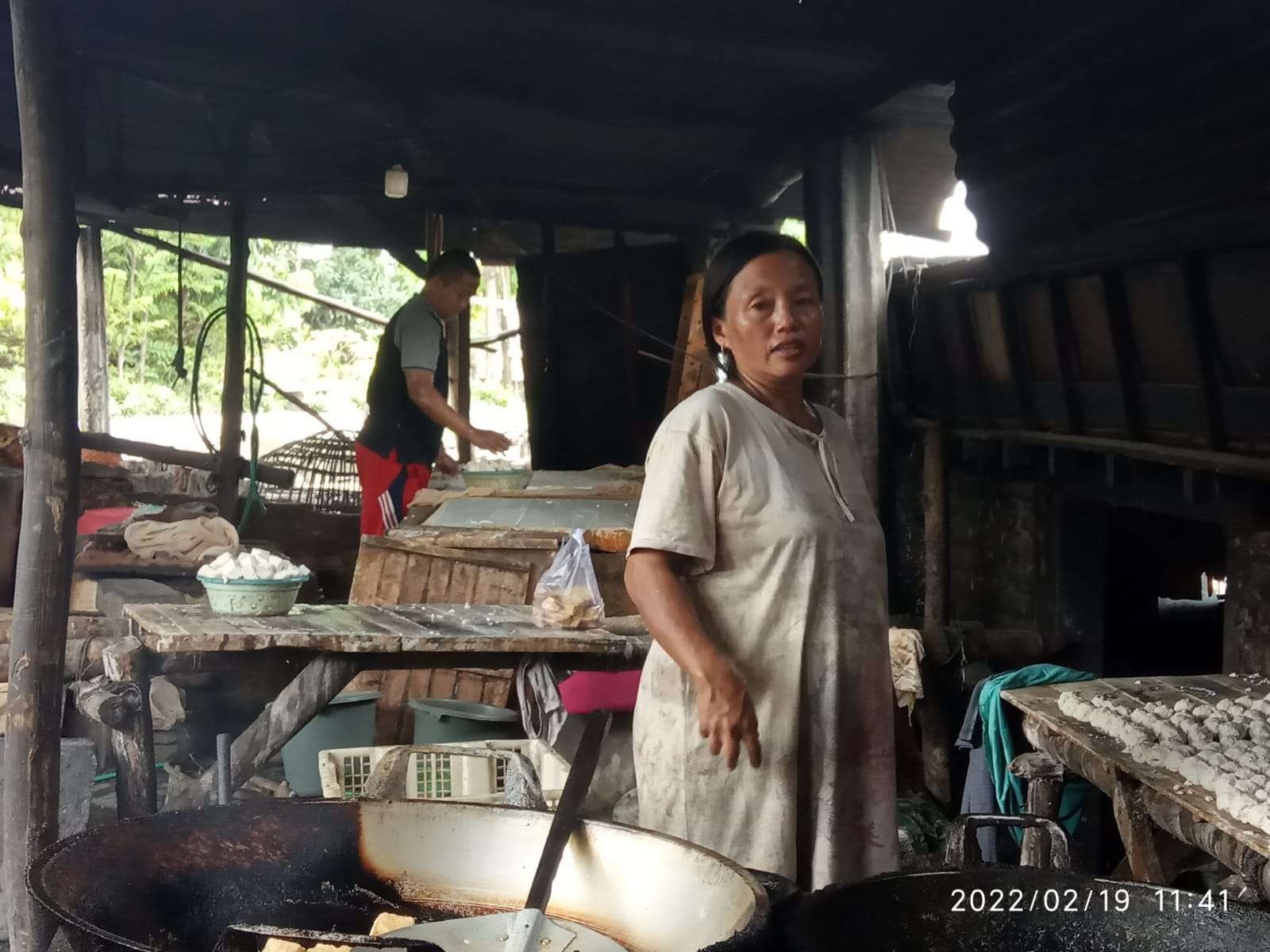 Handayani, perajin tahu di Kelurahan Ledok Kulon, Kecamatan Kota Bojonegoro.(Foto: Sujatmiko/Ngopibareng.id)