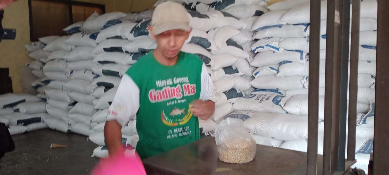 Salah satu produsen tempe di Kampung Sanan, Blimbing, Kota Malang (Foto: Lalu Theo/Ngopibareng.id)