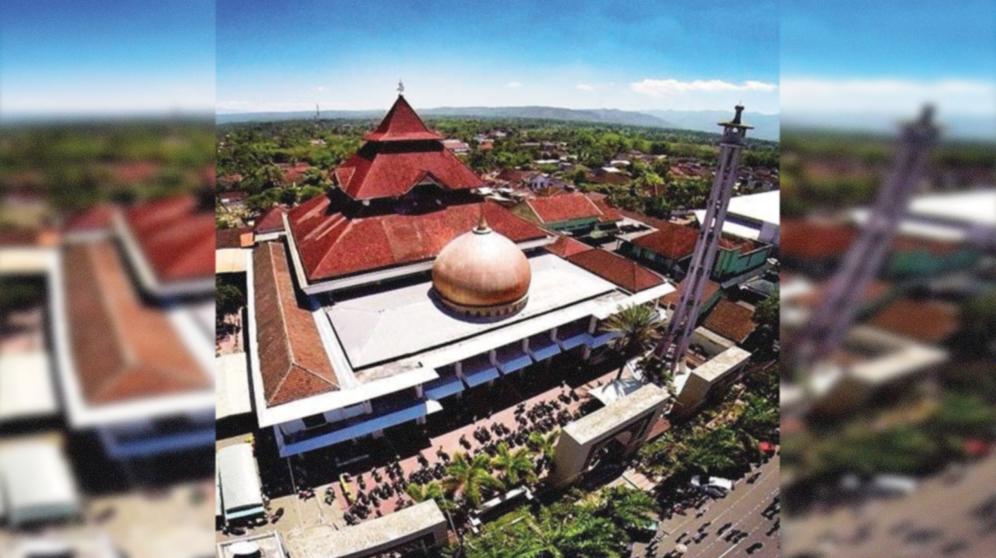 Masjid Agung At-Taqwa Bondowoso, antara arsitektur Jawa dan Timur Tengah berpadu. (Foto: travellers)