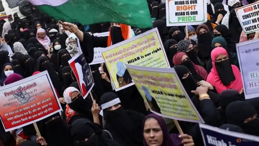 Demonstrasi anti pelarangan hijab di Karnataka, India Selatan (Foto: Reuters)