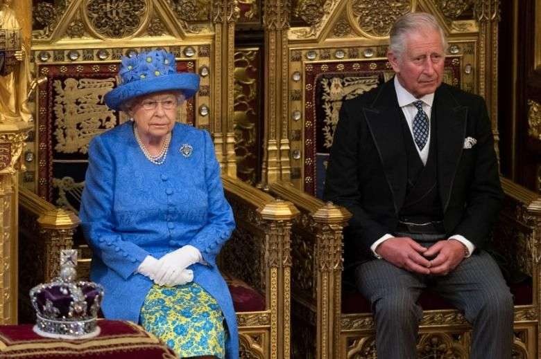 Ratu Elizabeth positif Covid-19 diduga tertular dari putranya, Pangeran Charles. (Foto: Istimewa)