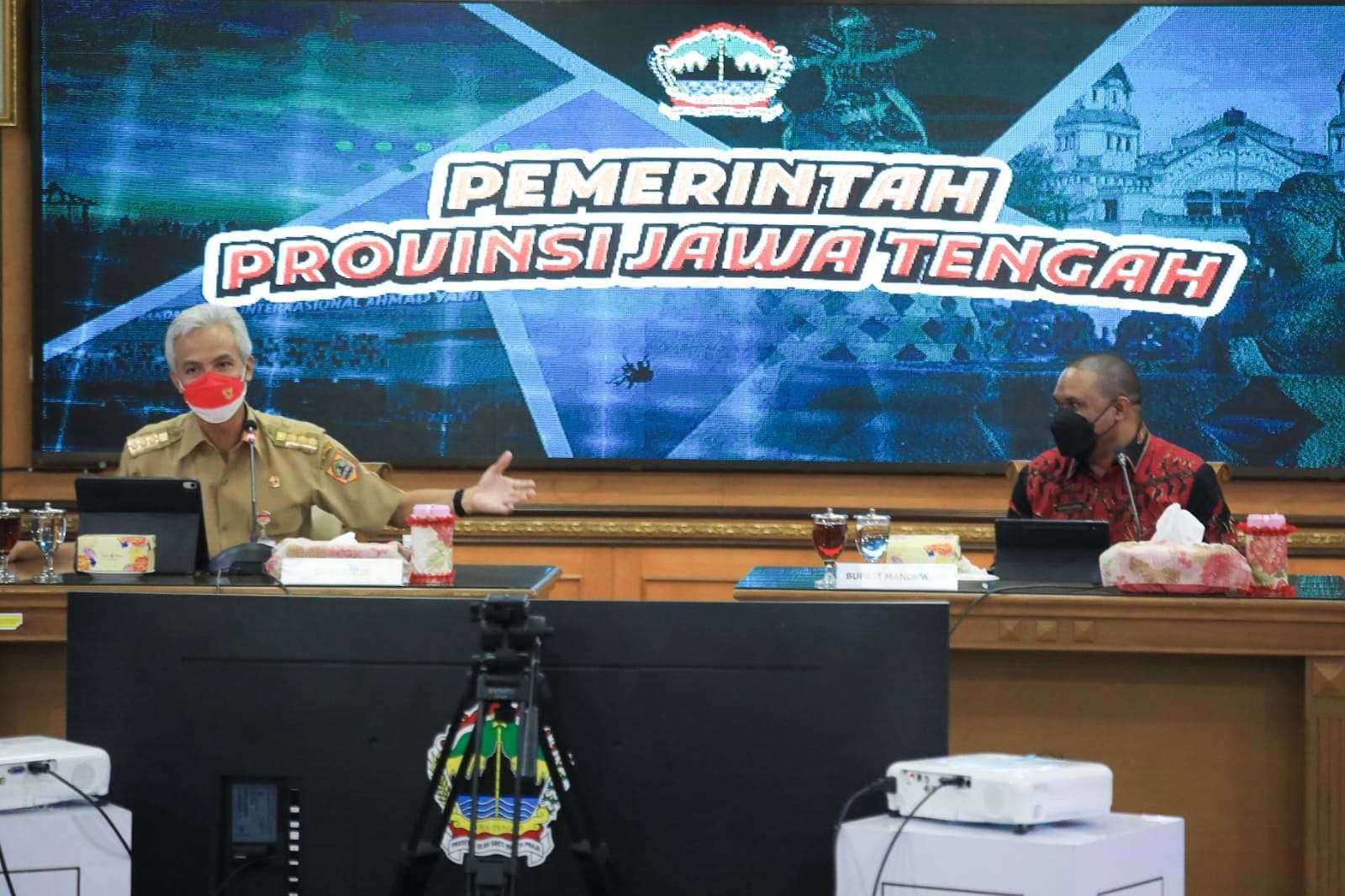 Pertemuan Gubernur Jawa Tengah Ganjar Pranowo dengan Bupati Manokwari, Hermous Indou. (Foto: Istimewa)