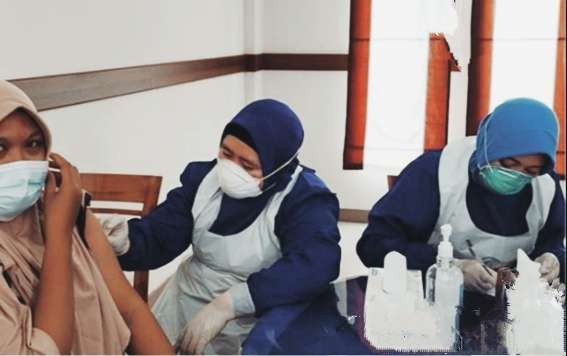 Sebanyak 45 nakes di sejumlah rumah sakit dan puskesmas di Situbondo terpapar Covid-19 Omicron. (foto: guido/ngopibareng.id)