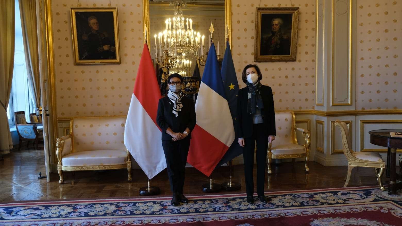 Menteri Luar Negeri RI Retno Marsudi bersama Menteri Pertahanan Perancis, Florence Parly, di Paris, Jumat 18 Februari 2022. (Foto: Kemlu RI)