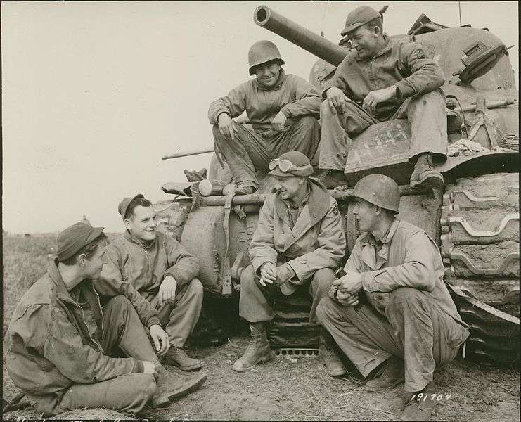 Prajurit ketawa merupakan pemandangan langka di tengah Perang Dunia II. (Foto: Sejarah)