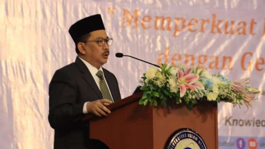 Wakil Menteri Agama Zainut Tauhid Sa'adi memberikan sambutan pada wisuda ke-123 Universitas Islam Negeri (UIN) Syarif Hidayatullah Jakarta. (Foto: Kemenag)