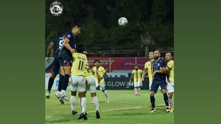 Pemain Arema FC saat menjalani laga melawan Persik Kediri (Instagram: @aremafcofficial)