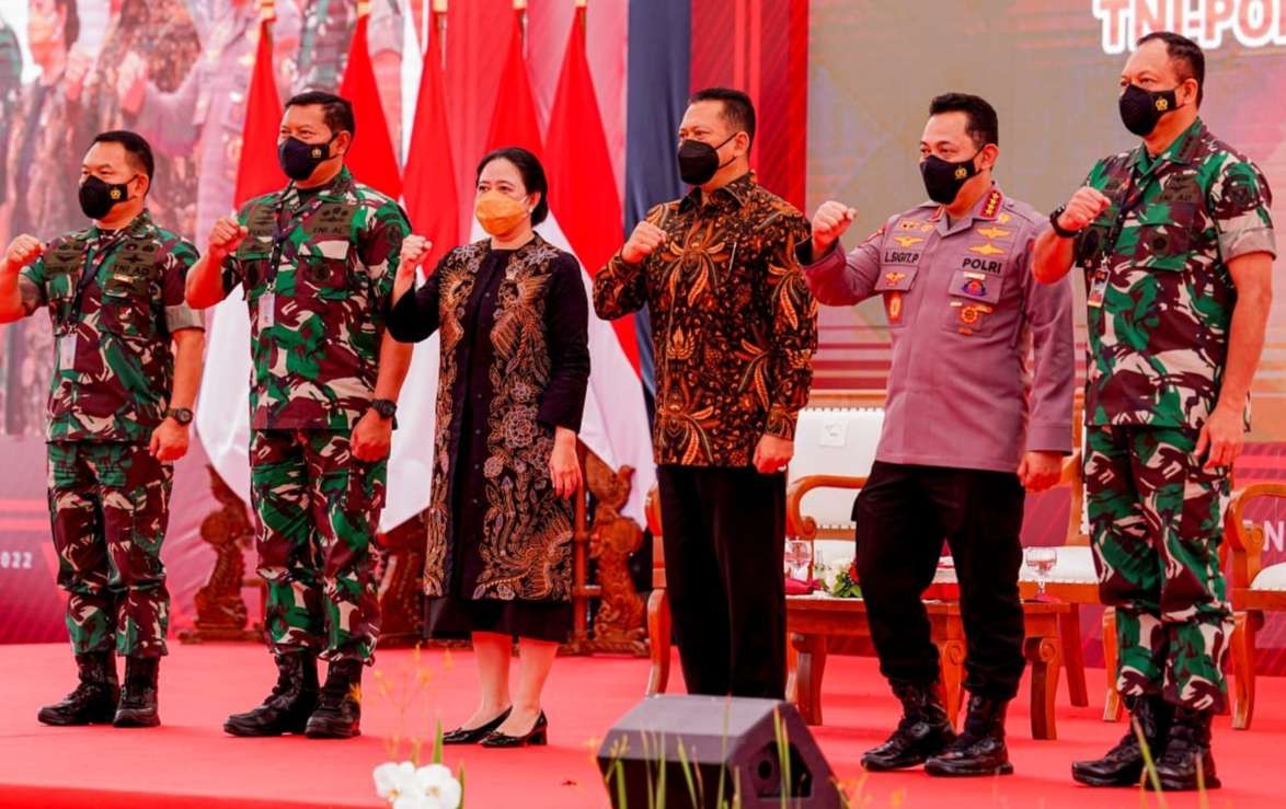 Ketua DPR Puan Maharani bersama petinggi TNI dan Polri di Mabes TNI Cilangkap. (Foto: Istimewa)