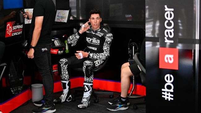 Pembalap tim Aprilia Racing, Aleix Espargaro mengeluhkan tinggi dan berat badan yang berpengaruh terhadap performa balapnya. (Foto: Istimewa)