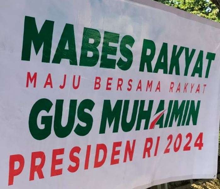 Spanduk dukungan untuk Ketua Umum Partai Kebangkitan Bangsa (PKB) Muhaimin Iskandar alias Cak Imin atau Gus Muhaimin maju Capres 2024, (Foto: Yasmin Fitrida/Ngopibareng.id)