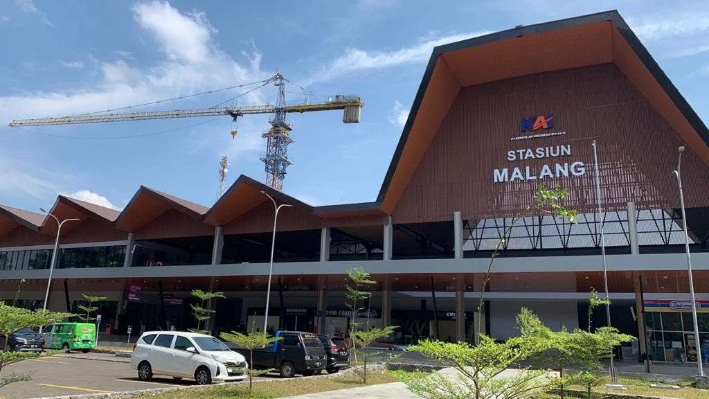 Gedung Stasiun Malang tampak depan. (Foto: Lalu Theo/Ngopibareng.id)