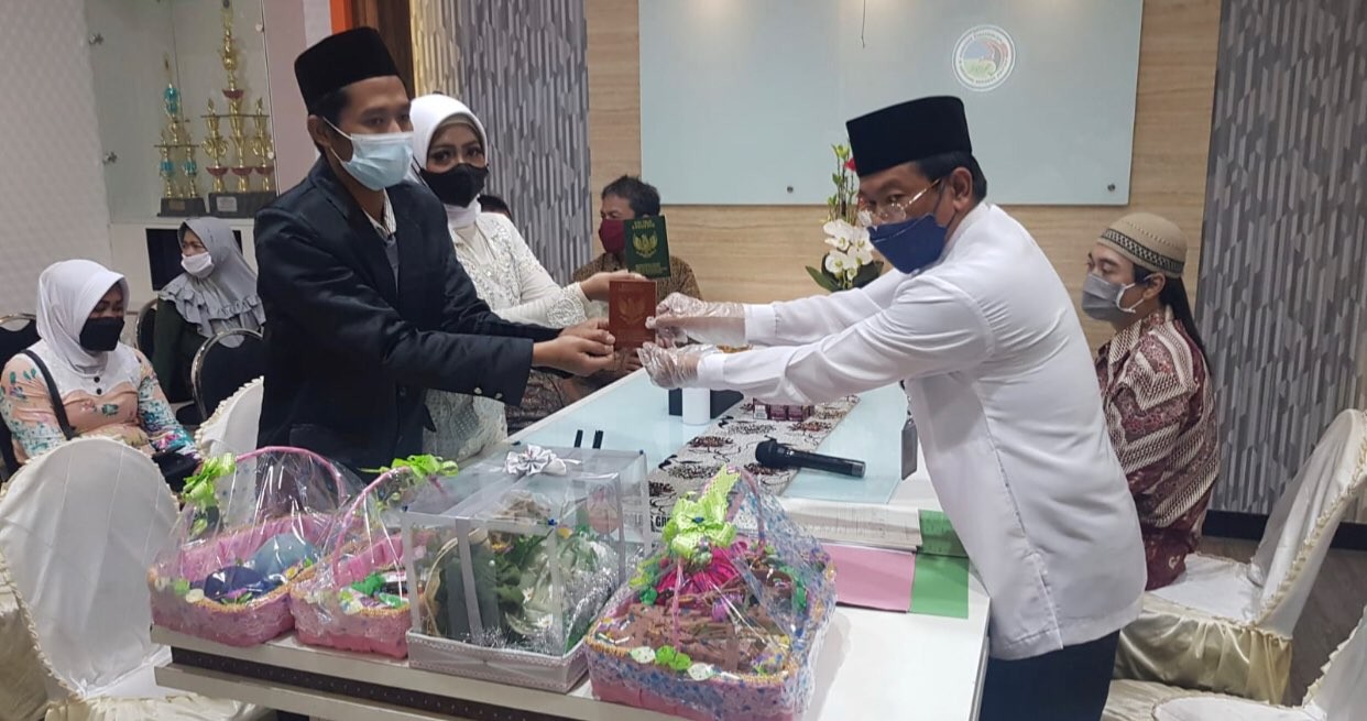 Andri Kurnia, seorang narapidana kasus narkoba menikah di Polrestabes Surabaya, Selasa 1 Maret 2022. (Foto: Dok. Humas Polrestabes Surabaya)