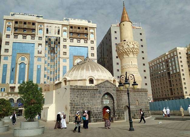 Masjid Abu Bakar Ash-Shiddiq di Madinah, di kawasan dengan Masjid Nabawi. (Foto: Istimewa)