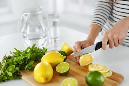 Ilustrasi manfaat konsumsi lemon bagi kesehatan tubuh. (Foto: Istimewa)