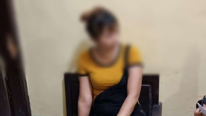 Salah satu perempuan yang diamankan bersama pasangan laki-lakinya karena diduga berselingkuh (Foto: Istimewa)