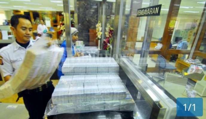 Ilustrasi  kesibukkan pelayanan Bank Indonesia (BI) untuk konsumen. (Foto: Istimewa)
