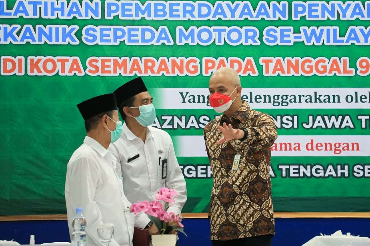 Gubernur Jawa Tengah Ganjar Pranowo embuka kegiatan Pelatihan Mekanik Sepeda Motor bagi penyandang disabilitas di SMKN Jawa Tengah, Rabu 9 Maret 2022. (Foto: Istimewa)
