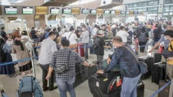 Pengguna jasa penerbangan di Bandara Soekarno-Hatta menyambut gembira penghapudan Antigen dan PCR pergi penerbangan domestik. (Foto: iistimewa ))