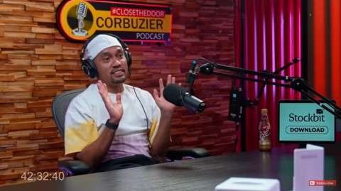 Crazy Rich Tanjung Priok, Ahmad Sahroni saat tampil di podcast Deddy Corbuzier. (Foto: Istimewa)