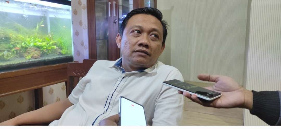 Wakil Ketua DPRD Kota Kediri, Katino berharap Persik tetap berhome base di Kediri. (Foto: Fendhy Plesmana/Ngopibareng.id)
