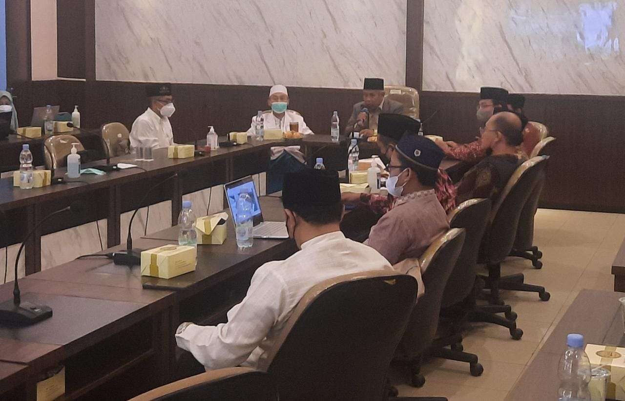 Kiai Syafrudin dalam Focus Discussion Grup (FGD) Pendidikan yang digelar PWNU Jawa Timur dalam rangkaian Peringatan Harlah ke-99 NU, Jumat 11 Maret 2022. (Foto: Istimewa)