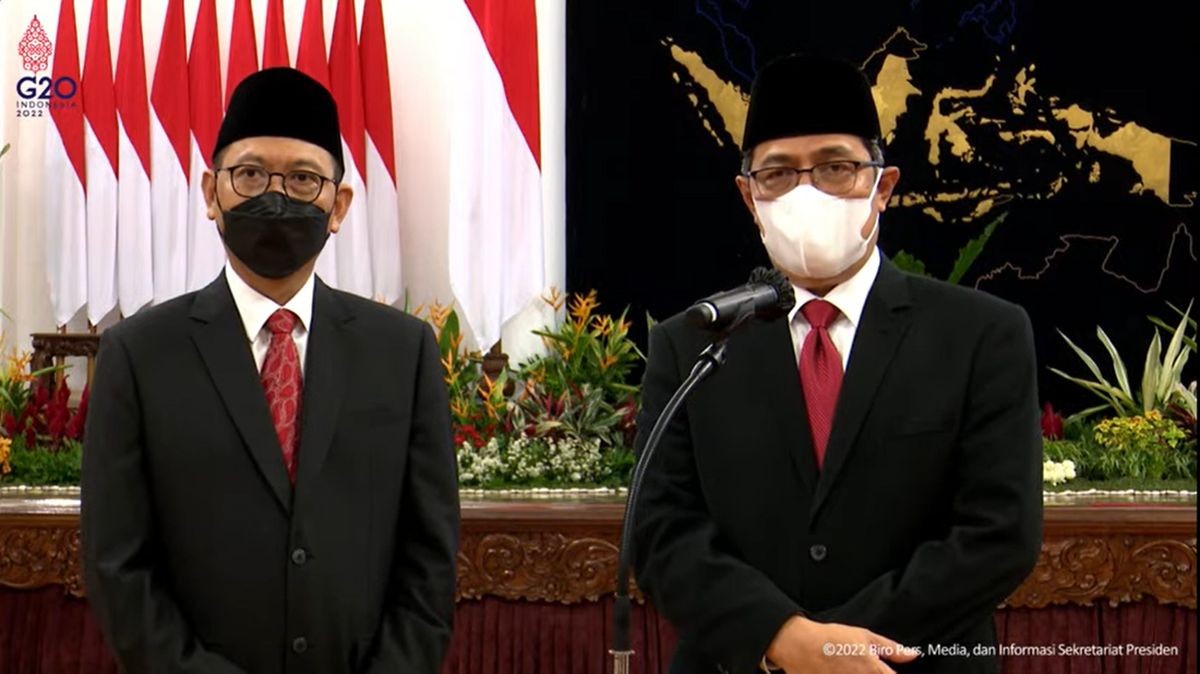 Bambang Susantono (kanan) dan Donny Rahajoe usai dilantik sebagai Kepala dan Wakil Kepala IKN Nusantara. (Foto: Dok Setpres)