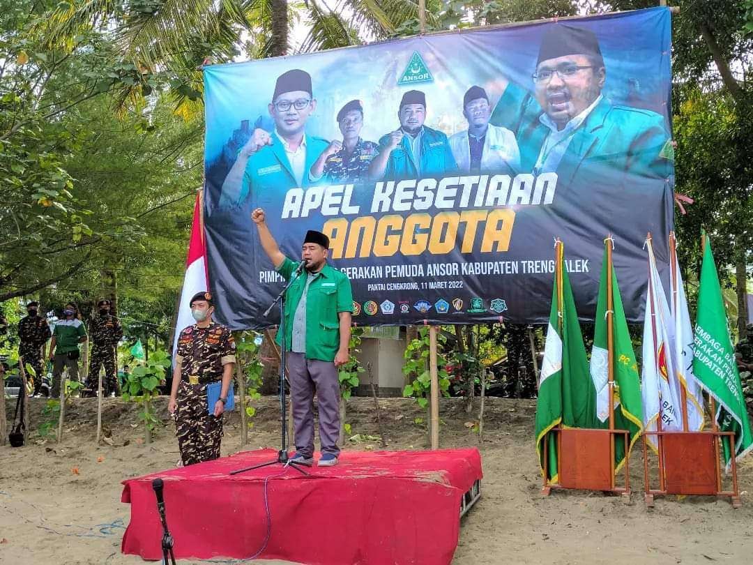 Kegiatan GP Ansor dan Banser berlokasi di pantai Cengkrog kecamatan Watulimo Kabupaten Trenggalek, Jumat 11 Maret 2022 sore.