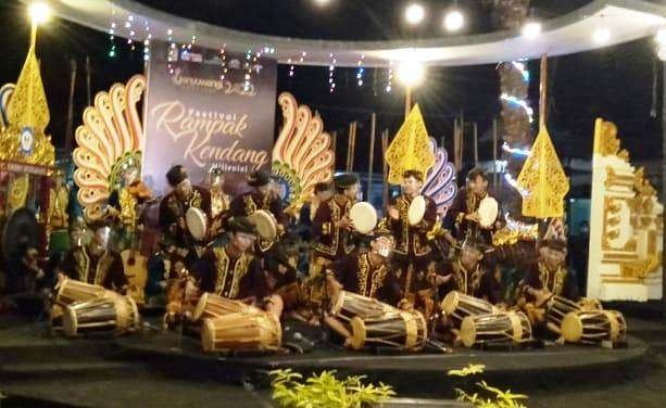 Festival Rampak Kendang Milenial sebagai salah satu cara Pemkab Banyuwangi melakukan regenerasi pelaku seni (Foto: Istimewa)