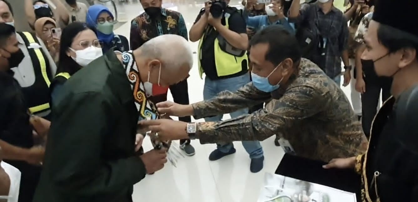 Gubernur Jawa Tengah Ganjar Pranowo saat tiba di Kalimantan Timur. (Foto: dok. Humas Pemprov Jateng)