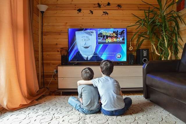 Tayangan televisi yang lebih banyak ditonton anak-anak dalam kelaurga. (Foto: Istimewa)