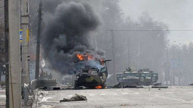Rusia serang pangkalan militer Ukraina. (Foto: Reuters)