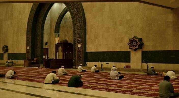 Menjalankan amalan sunnah di masjid. (Foto: Istimewa)