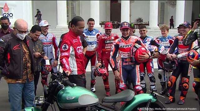 Jokowi bersama sejumlah pembalap MotoGP di Istana. (Foto: Setpres)
