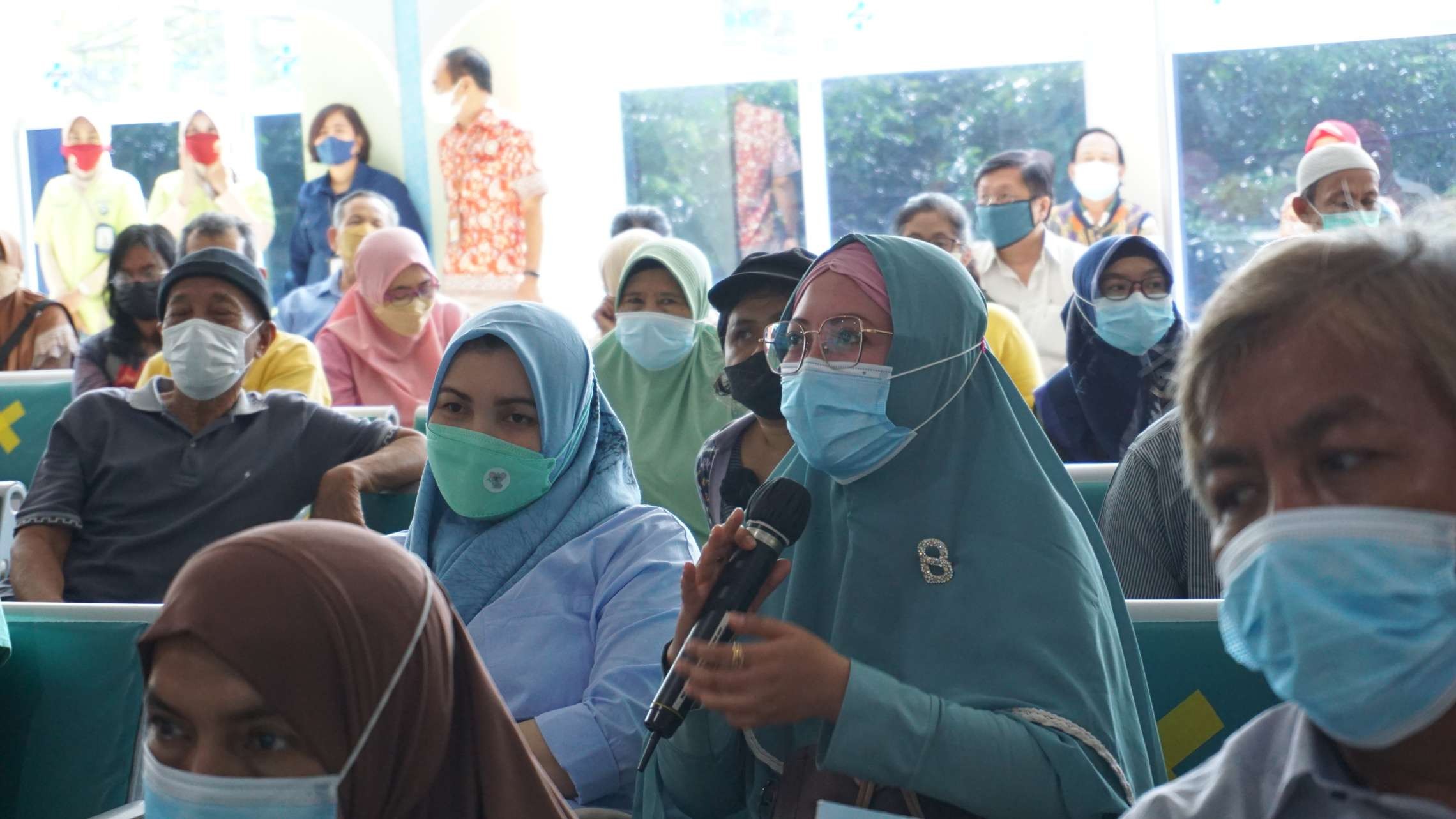 Puluhan pasien mengikuti edukasi yang dilakukan RS PHC. (Foto: Pita Sari/Ngopibareng.id)