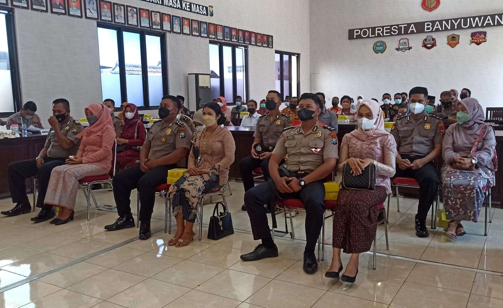 Sejumlah Anggota Polresta Banyuwangi akan melaksanakan Sidang BP4R (foto: Muh Hujaini/Ngopibareng.id)