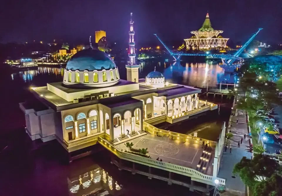 Masjid masyarakat India di Bandar Kuching Serawak, Malaysia. (Foto: travellers)