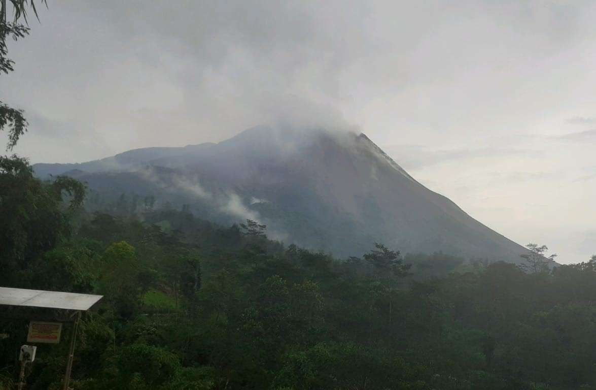 Gunung Merapi luncurkan awan panas guguran sejauh 2,5 KM. (Foto: BPPTKG)