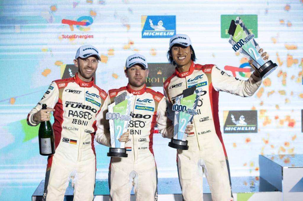 Sean Gelael (paling kanan) dan tim WRT-nya berhasil meraih podium kedua di ajang FIA World Endurance Championship (FIA WEC), Jumat 19 Maret 2022 malam. (Foto: Istimewa?