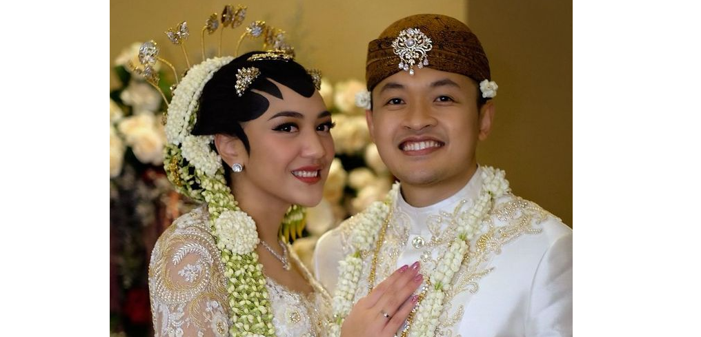 Pasangan suami istri Putri Tanjung dan Guinandra Jatikusumo. (Foto: Trans Media)