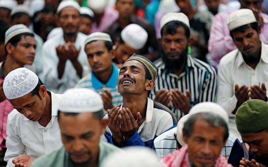 Umat Islam berdoa, selalu dikesankan negatif kalangan Islamofobia. (Foto: Istimewa)